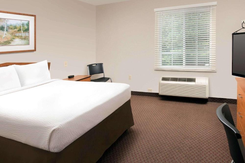 Queen Suite - Accessible/Non Smoking interior